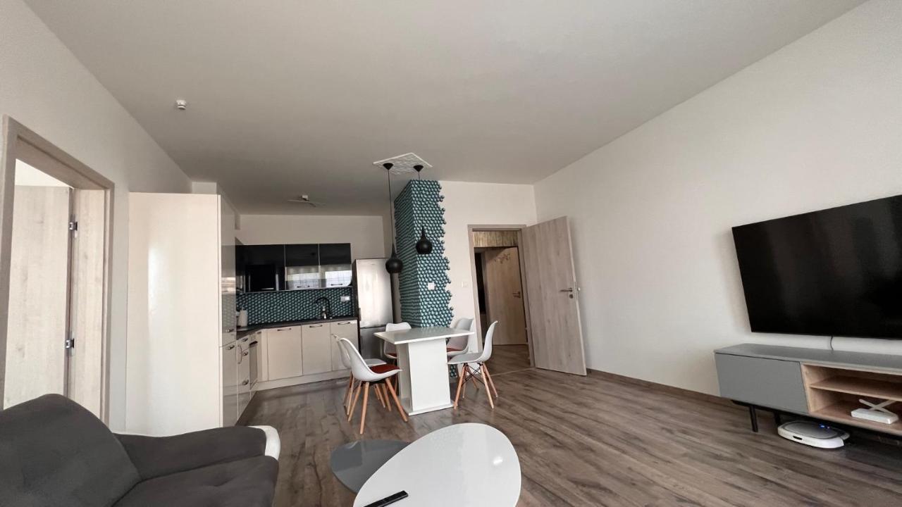 Air-Conditioned, 2 Room Apartment With Balcony, New Building Raca Pressburg Exterior foto