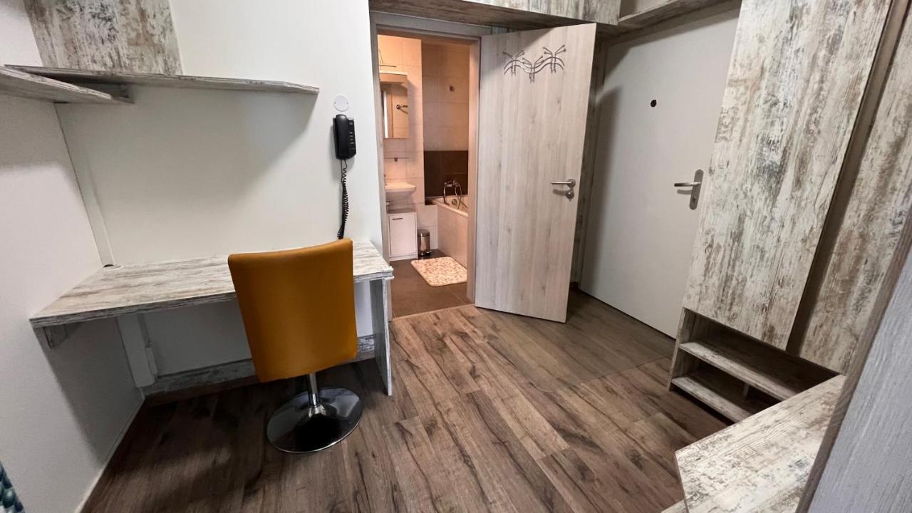 Air-Conditioned, 2 Room Apartment With Balcony, New Building Raca Pressburg Exterior foto